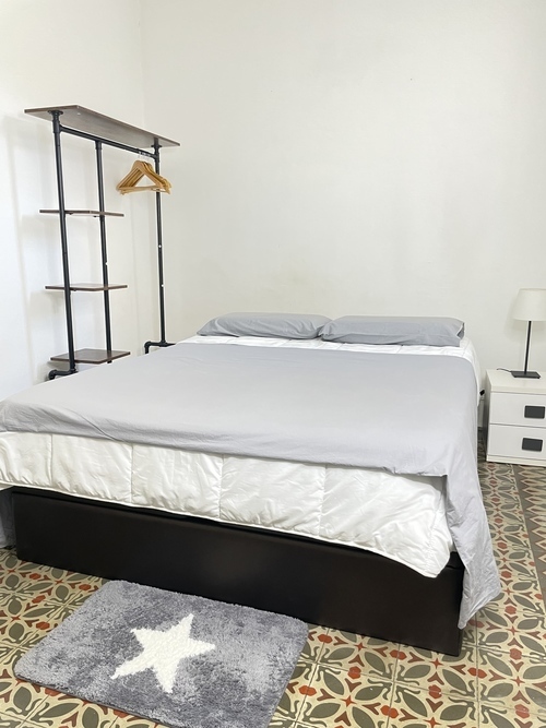 Room in a 3-person shared flat in Eixample · 2