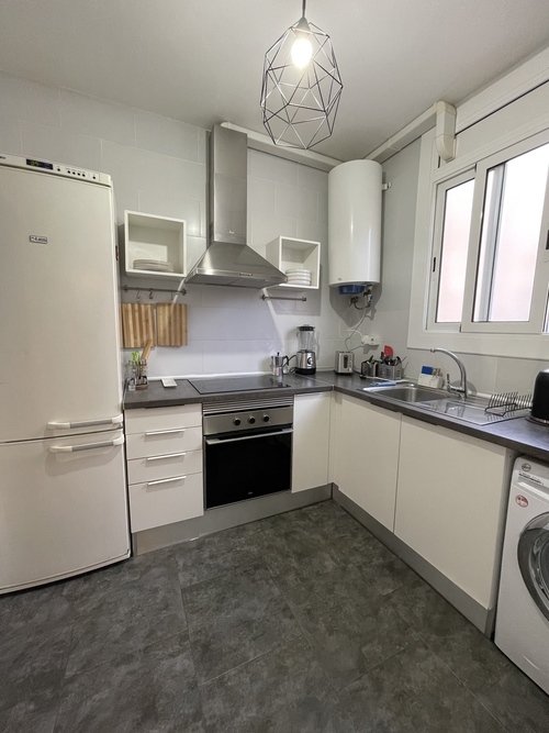 Room in a 3-person shared flat in Eixample · 4