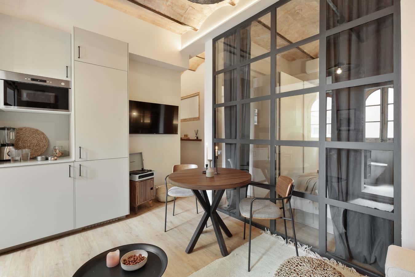 Furnished 2-bedroom flat in Eixample, 48 m² · 3