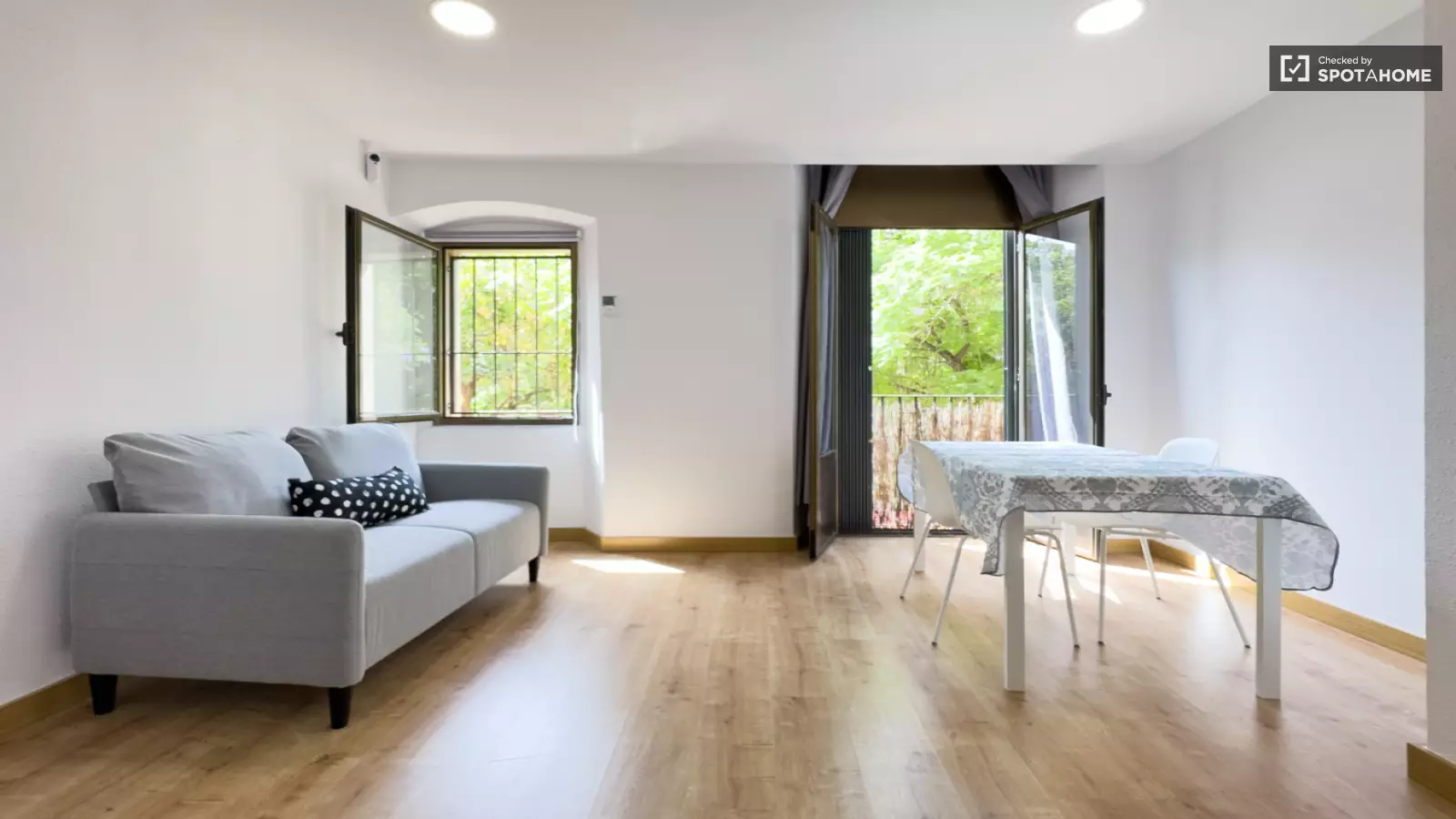 Furnished 1-bedroom flat in Ciutat Vella, 60 m² · 2
