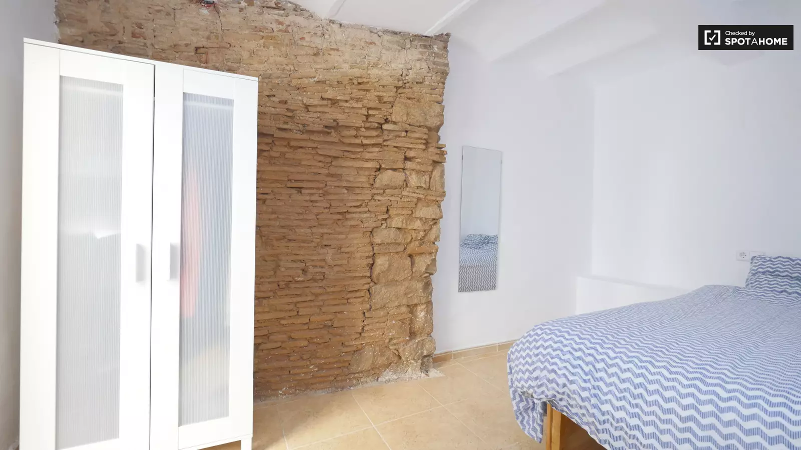 Habitación amueblada en piso compartido en Eixample · 2