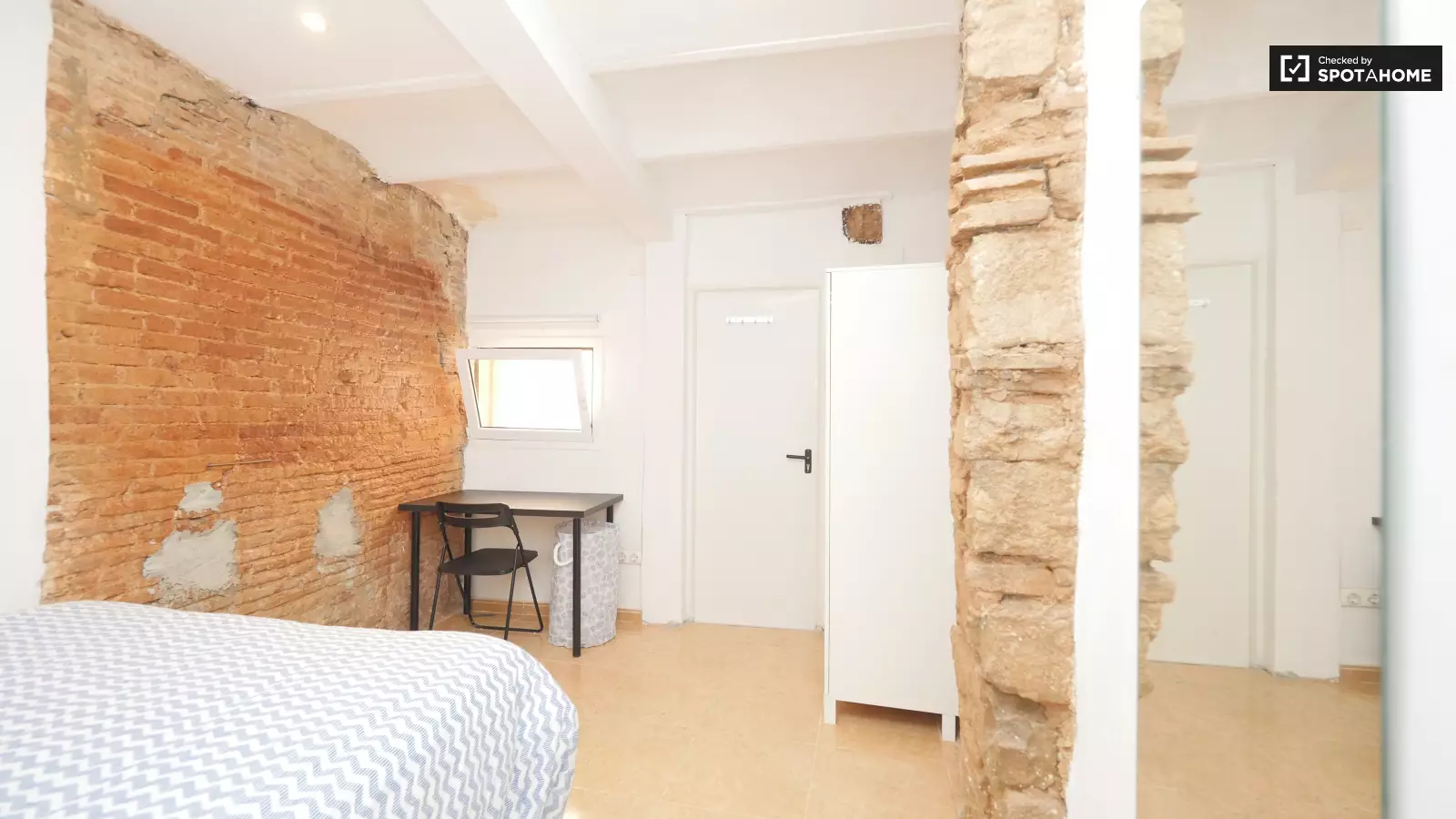 Habitación amueblada en piso compartido en Eixample · 3