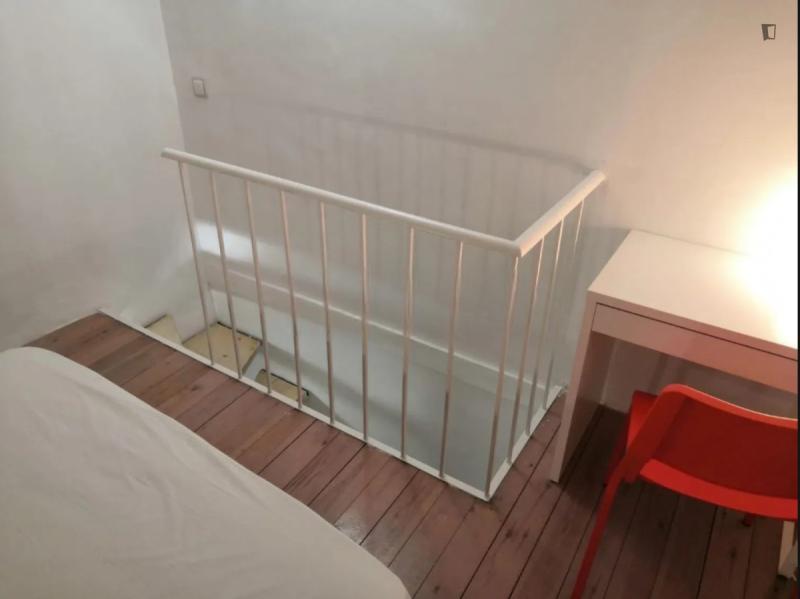 Furnished room in a 4-person shared flat in Ciutat Vella · 3