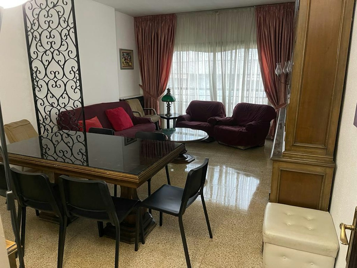 Habitación amueblada en piso compartido de 5 personas en Eixample · 2