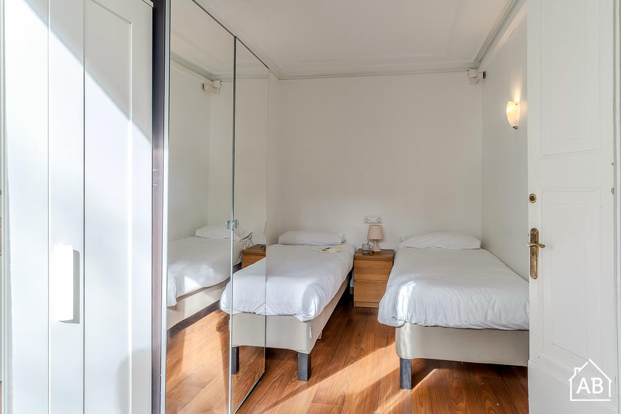 Furnished 2-bedroom flat in Eixample, 63 m² · 3