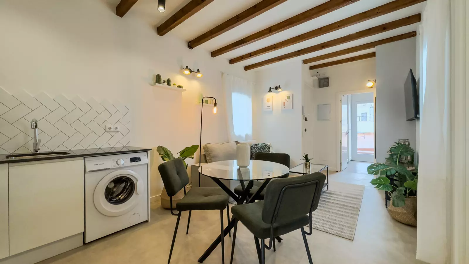 Furnished 2-bedroom flat in Eixample, 45 m² · 2