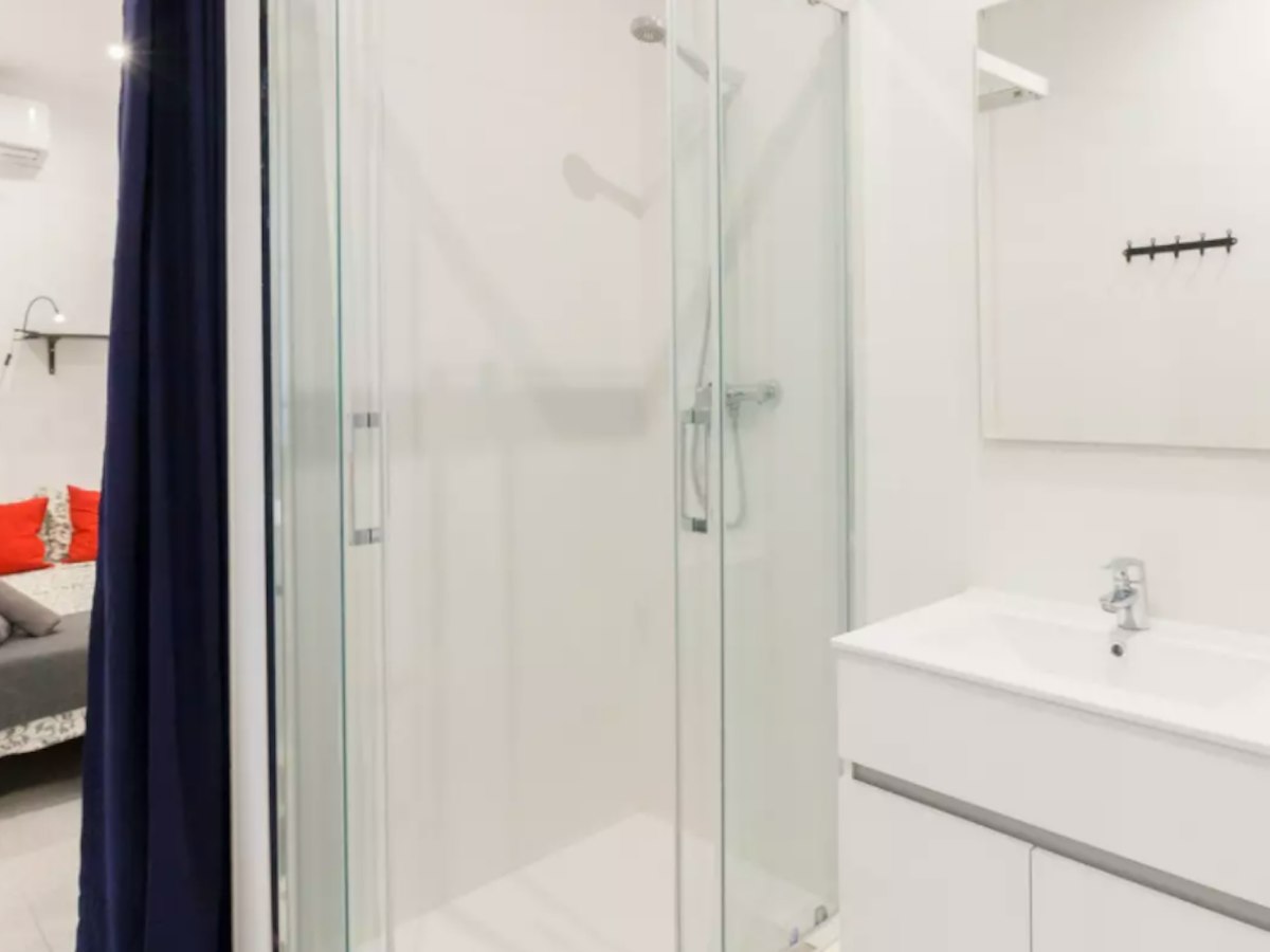 Habitación amueblada en piso compartido de 10 personas en Sants-Montjuïc · 3