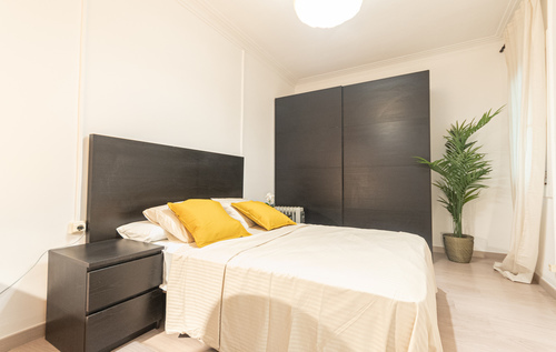 Habitación en piso compartido de 3 personas en Eixample · 2