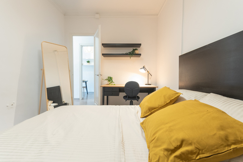 Habitación en piso compartido de 3 personas en Eixample · 3