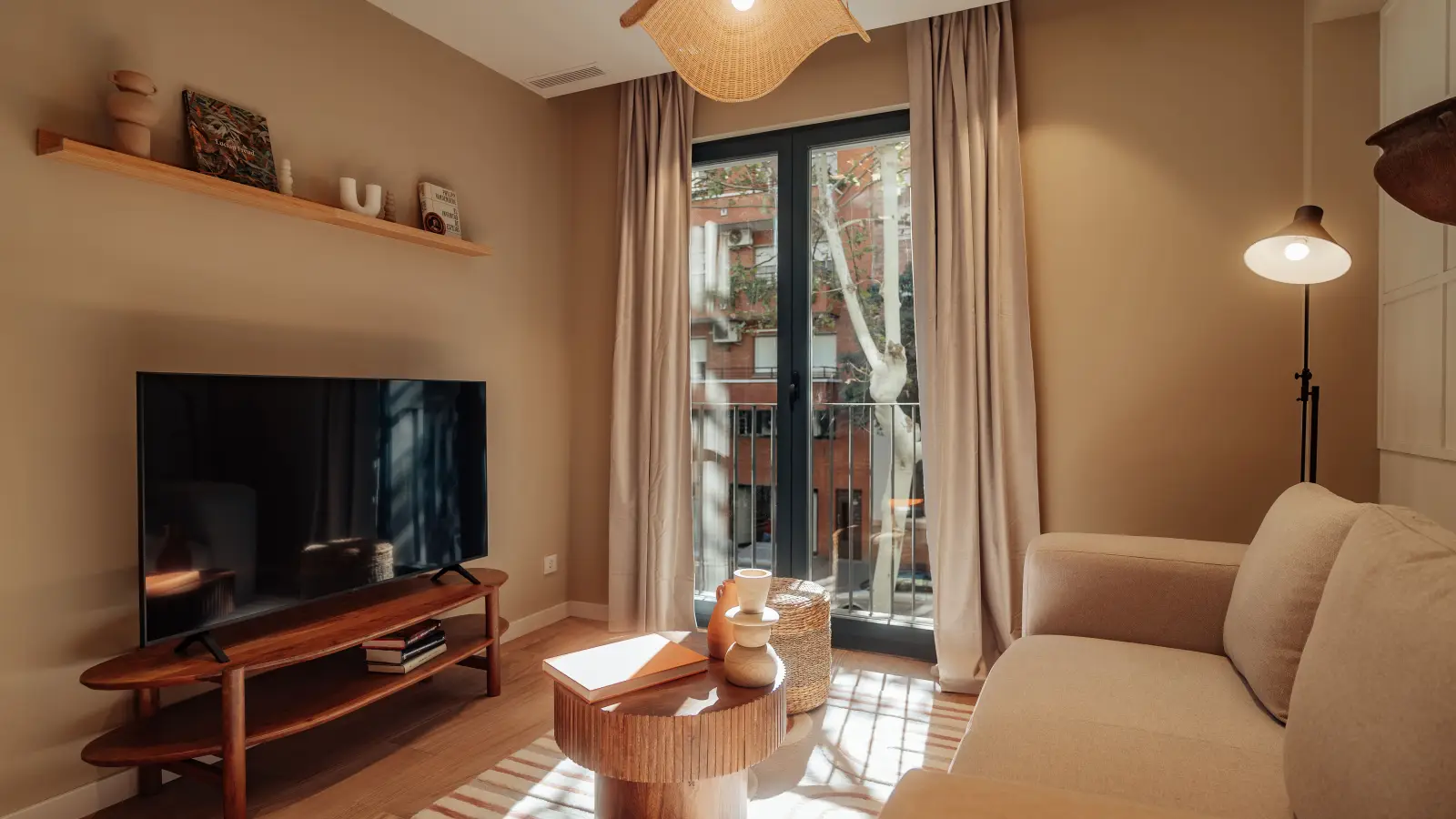 Furnished 1-bedroom flat in Eixample, 40 m² · 2