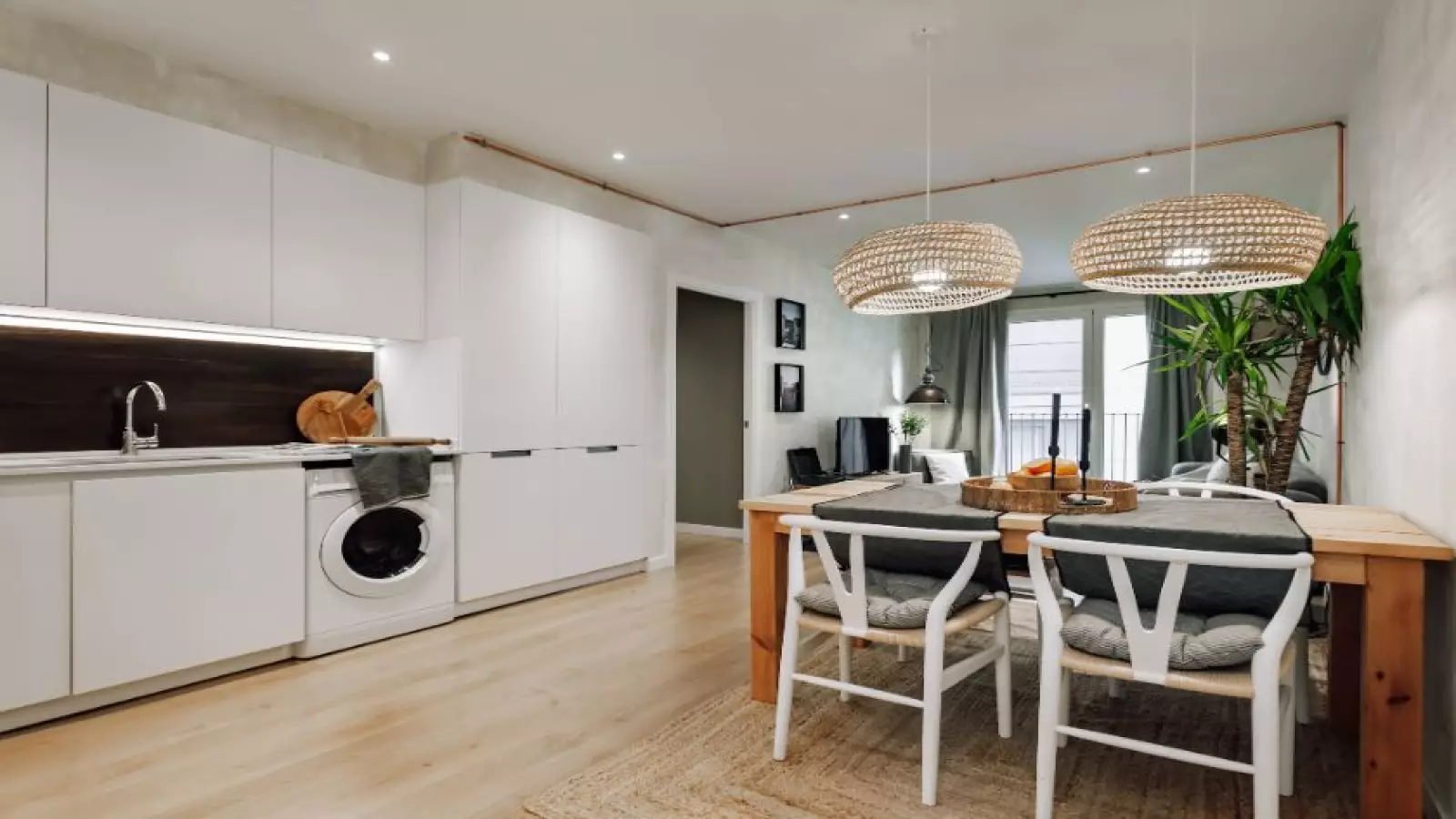 Furnished 2-bedroom flat in Eixample, 70 m² · 2