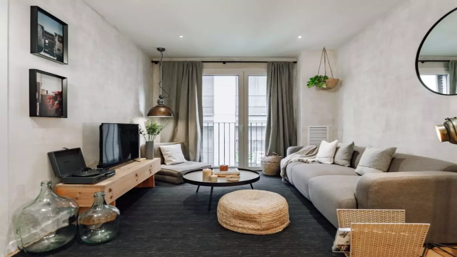 Furnished 2-bedroom flat in Eixample, 70 m² · 4