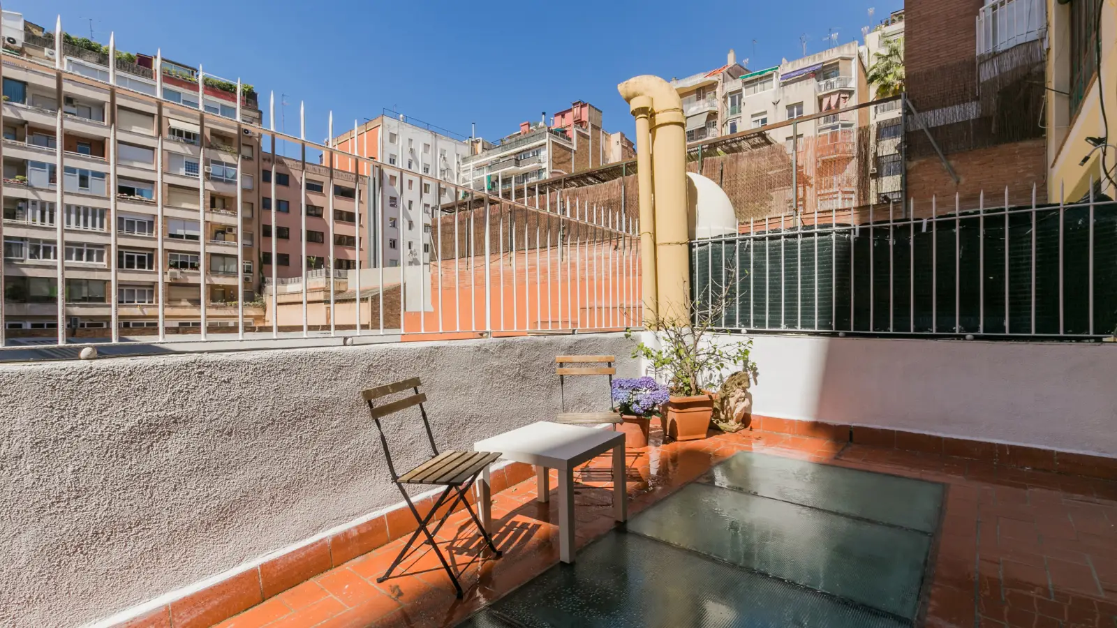 Habitación amueblada en piso compartido de 6 personas en Eixample · 3