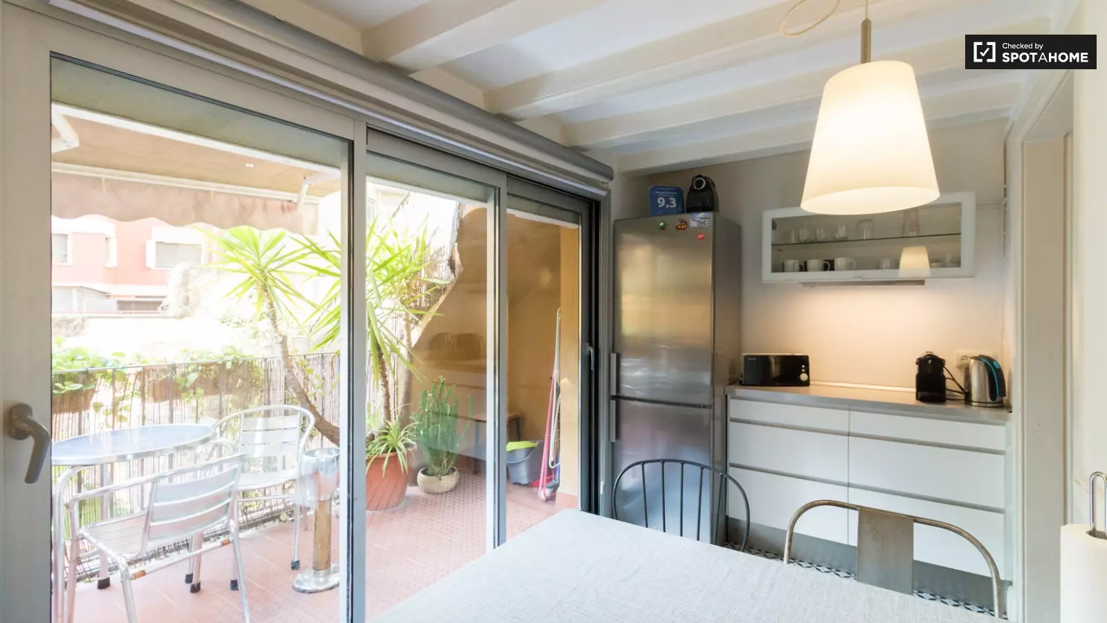 Furnished 2-bedroom flat in Eixample, 70 m² · 2
