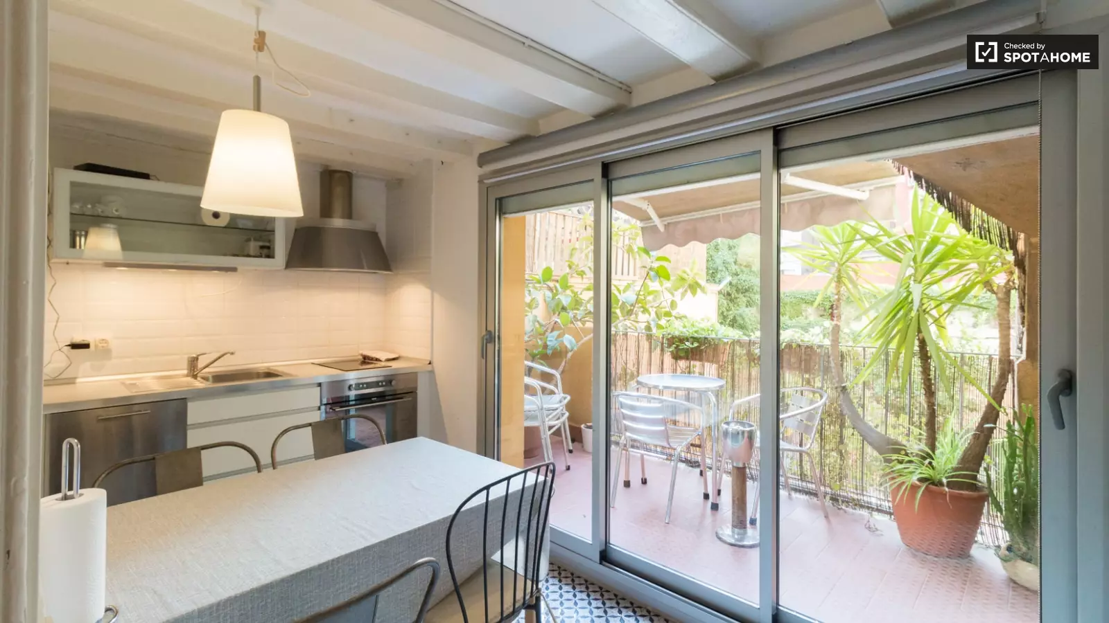 Furnished 2-bedroom flat in Eixample, 70 m² · 3