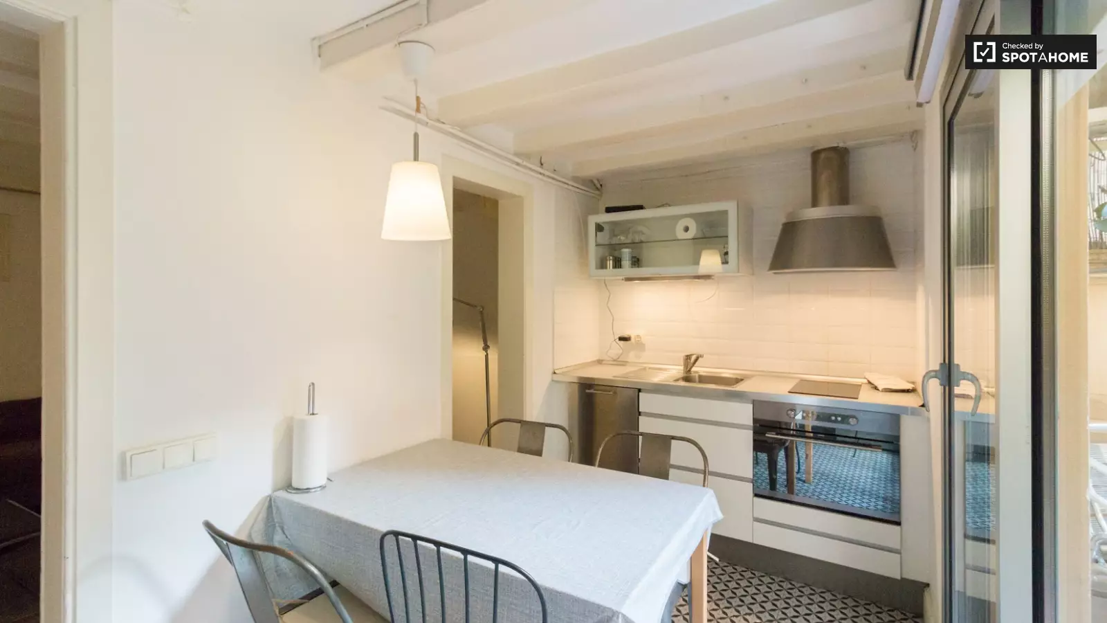 Furnished 2-bedroom flat in Eixample, 70 m² · 4