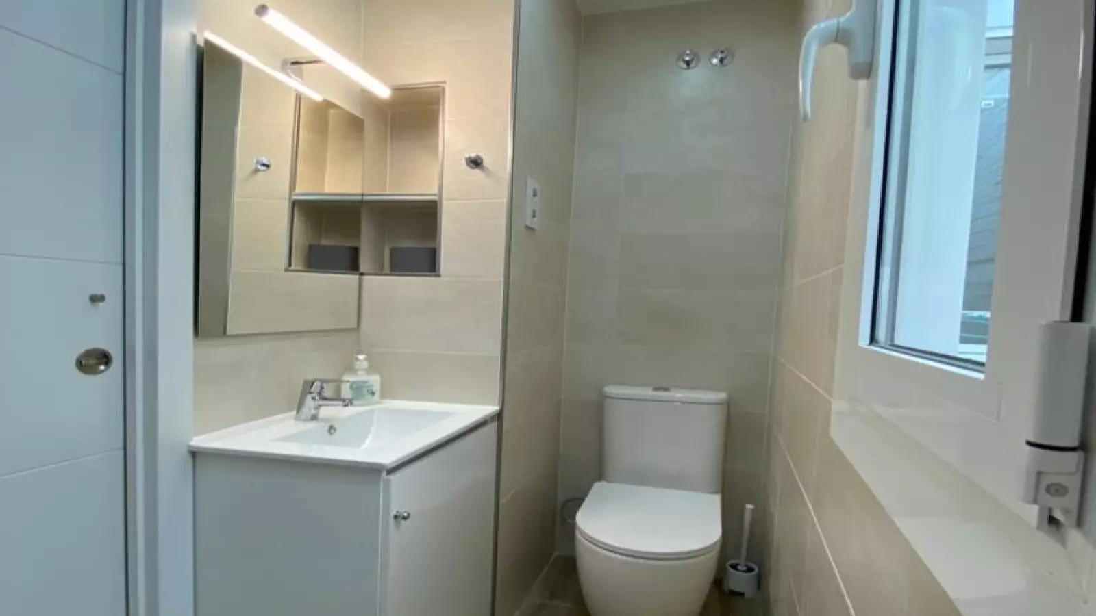 Piso de 3 dormitorios amueblado en Gràcia, 55 m² · 4