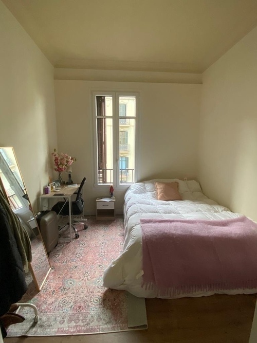 Habitación en piso compartido de 3 personas en Eixample · 3