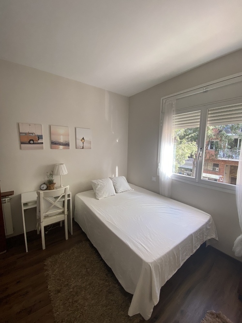 Room in a 2-person shared flat in Eixample · 2