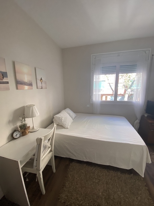 Room in a 2-person shared flat in Eixample · 4