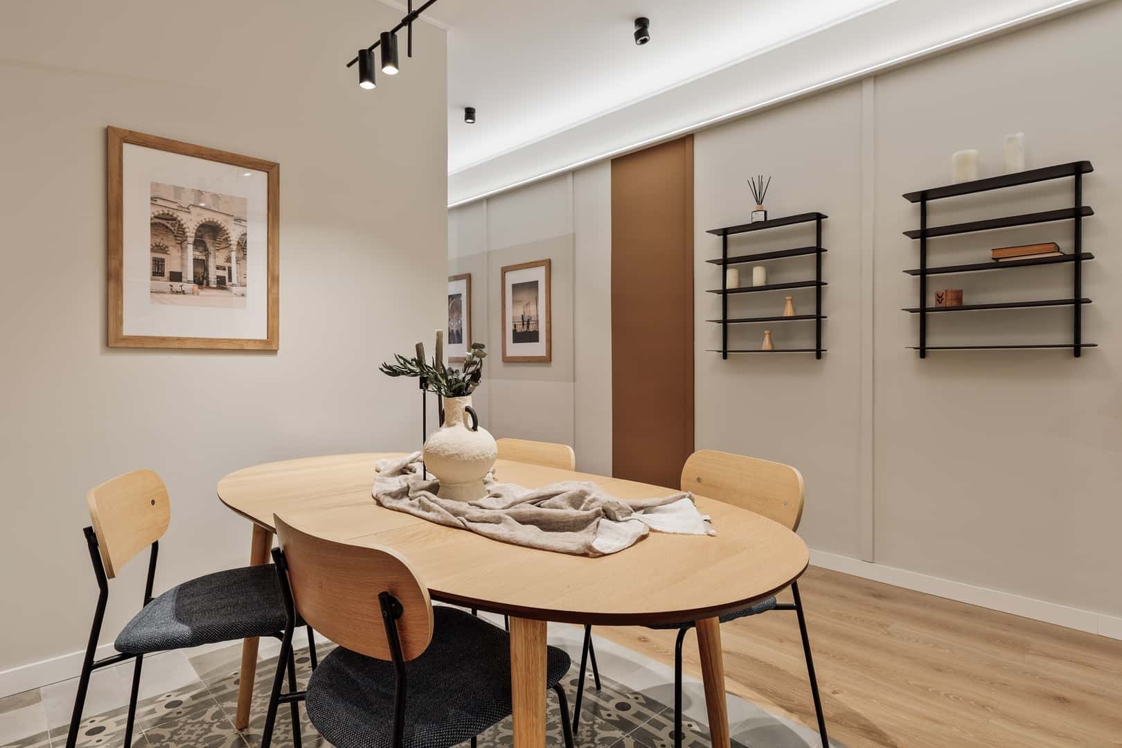 Furnished 2-bedroom flat in Eixample, 85 m² · 3