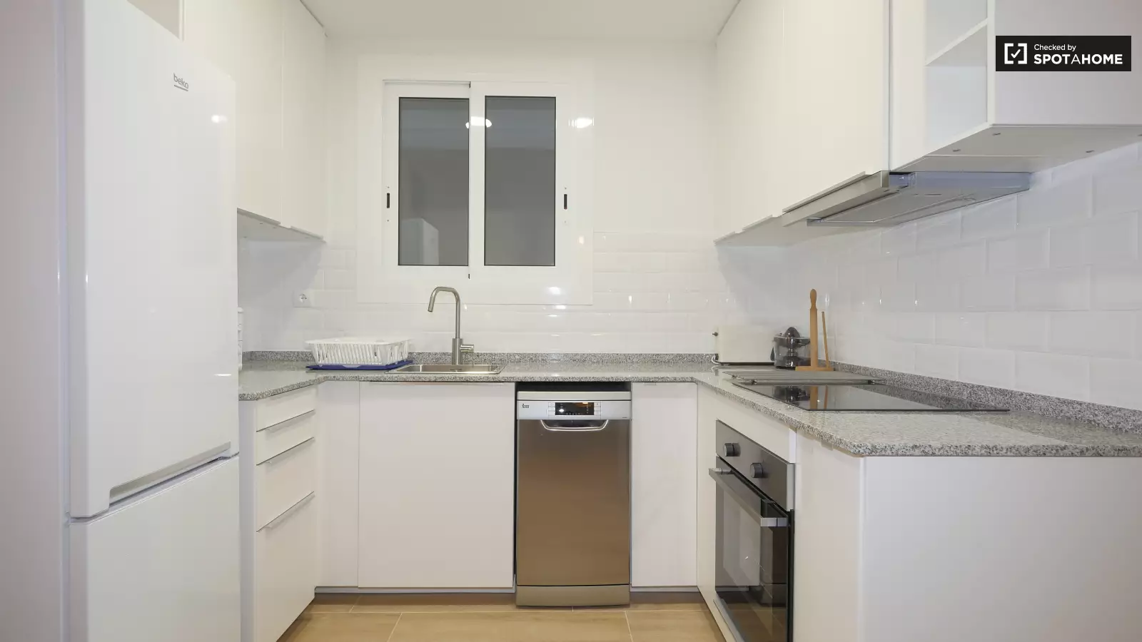 Piso de 2 dormitorios amueblado en Gràcia, 65 m² · 3