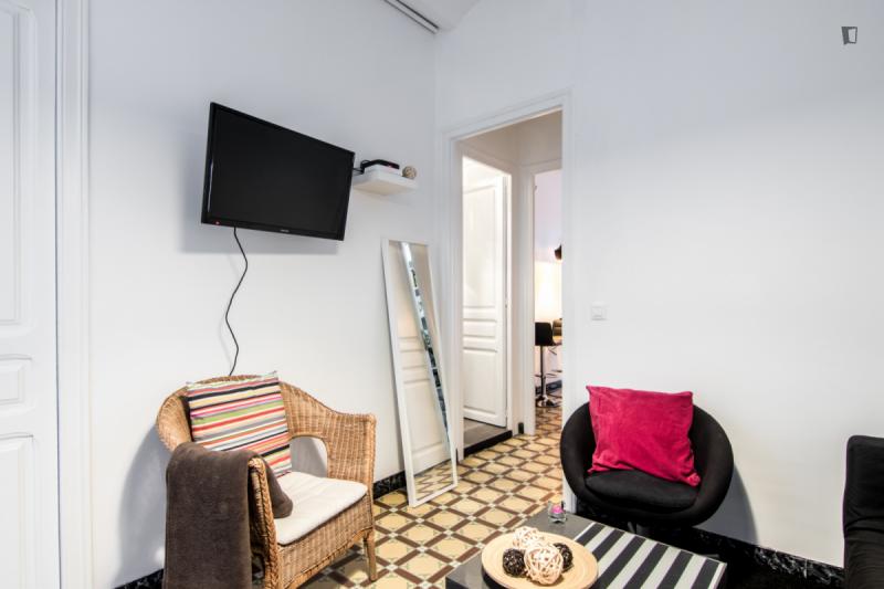 Furnished room in a 4-person shared flat in L'Hospitalet · 3