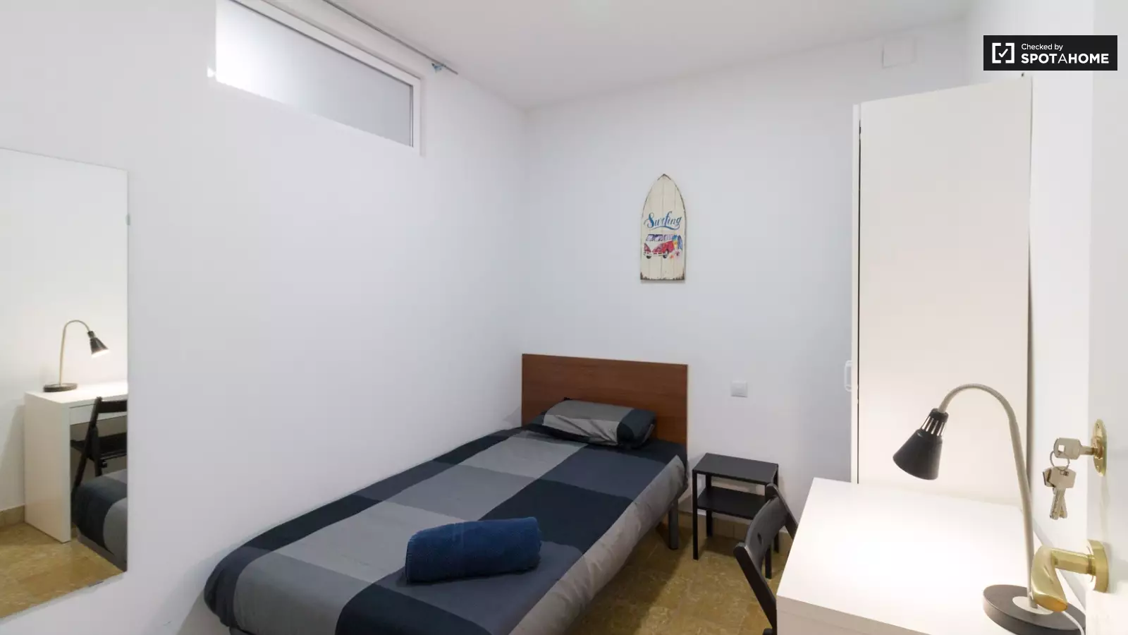 Habitación amueblada en piso compartido de 5 personas en Ciutat Vella · 3