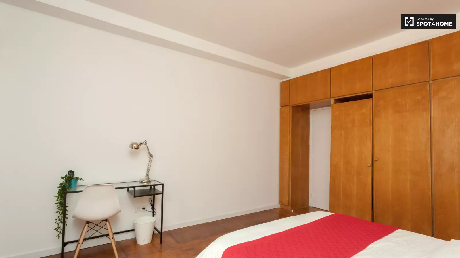 Habitación amueblada en piso compartido en Gràcia · 2