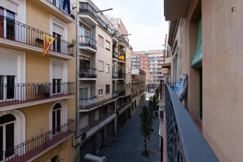 Furnished room in a 3-person shared flat in Sants-Montjuïc · 3