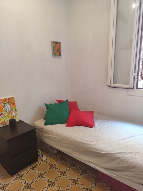 Habitación en piso compartido de 3 personas en Sants-Montjuïc · 4