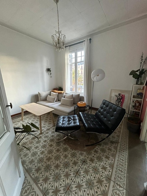 Room in a shared flat in Eixample · 2