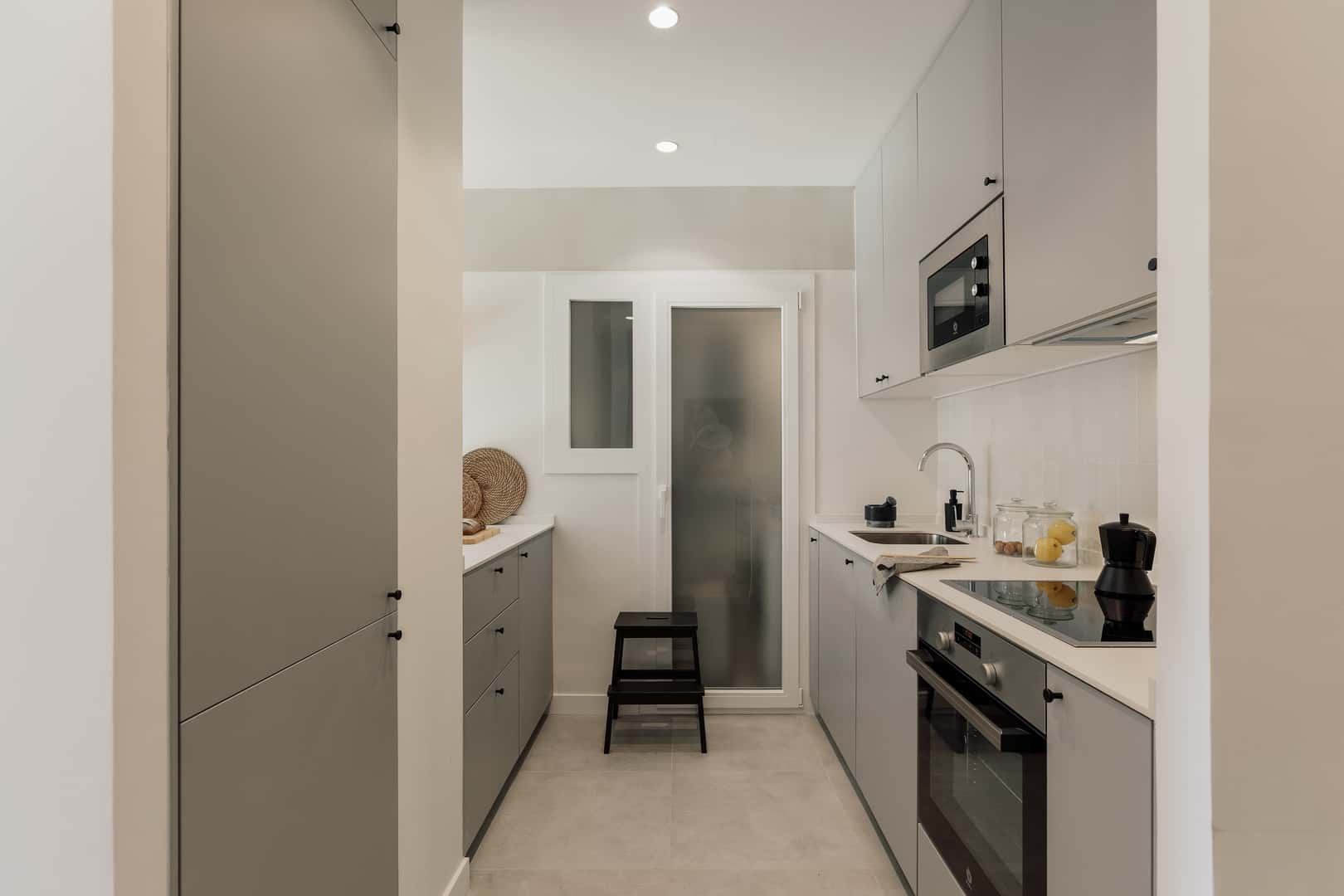 Furnished 3-bedroom flat in Eixample, 83 m² · 2
