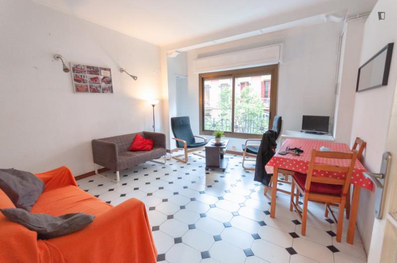 Habitación amueblada en piso compartido de 5 personas en Sarrià–Sant Gervasi · 2