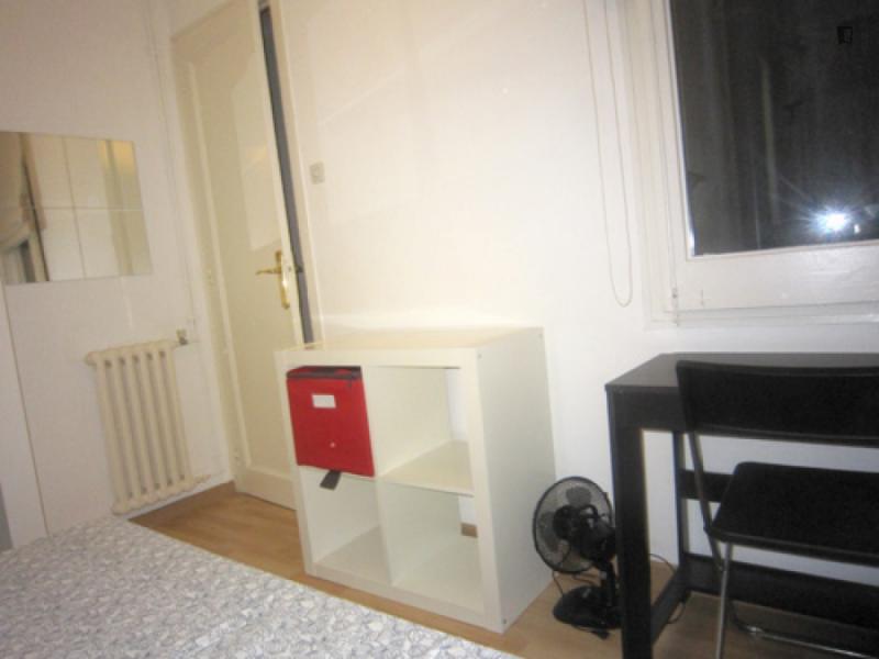 Habitación amueblada en piso compartido de 5 personas en Sarrià–Sant Gervasi · 4