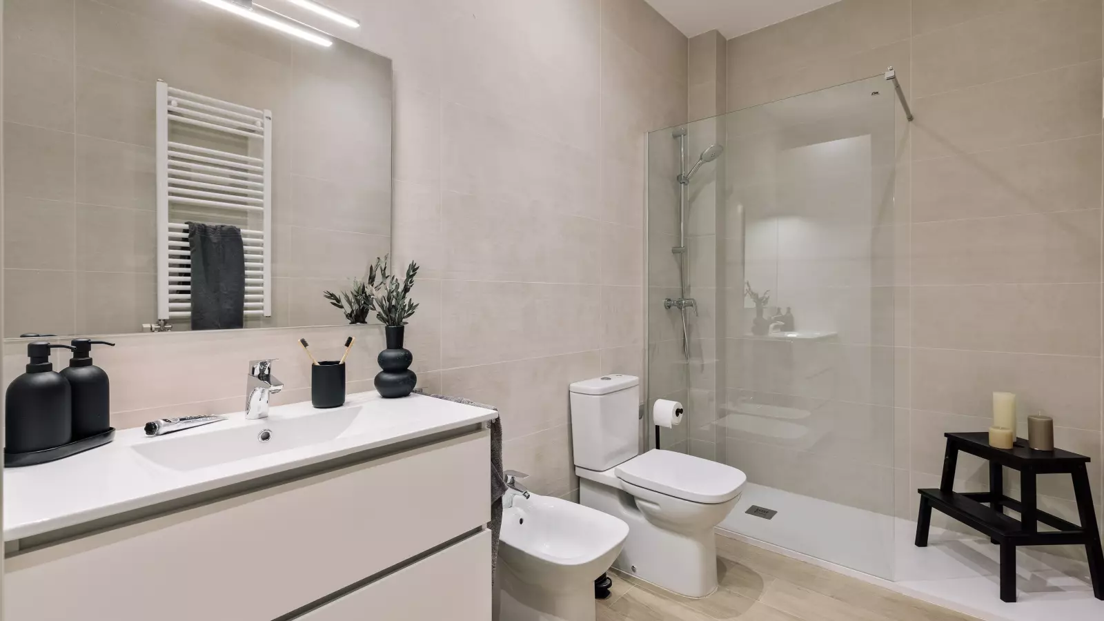 Furnished 3-bedroom flat in Eixample, 186 m² · 4