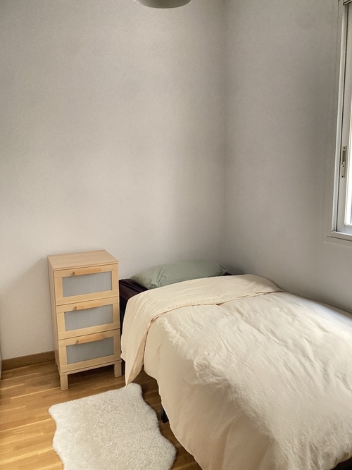 Room in a 3-person shared flat in Ciutat Vella · 3