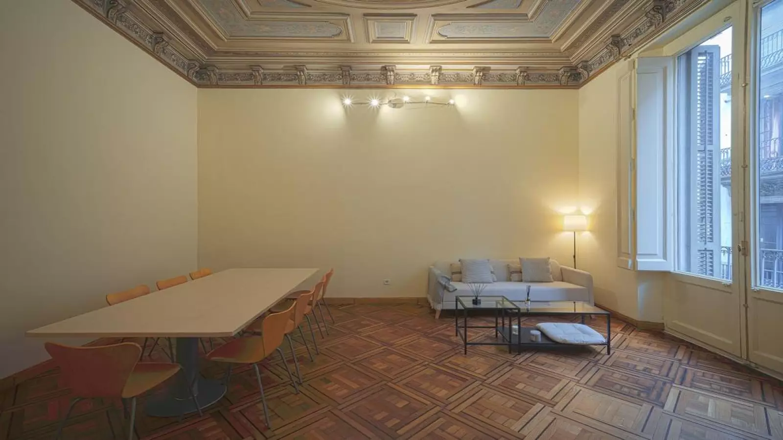 Furnished room in a shared flat in Ciutat Vella · 4