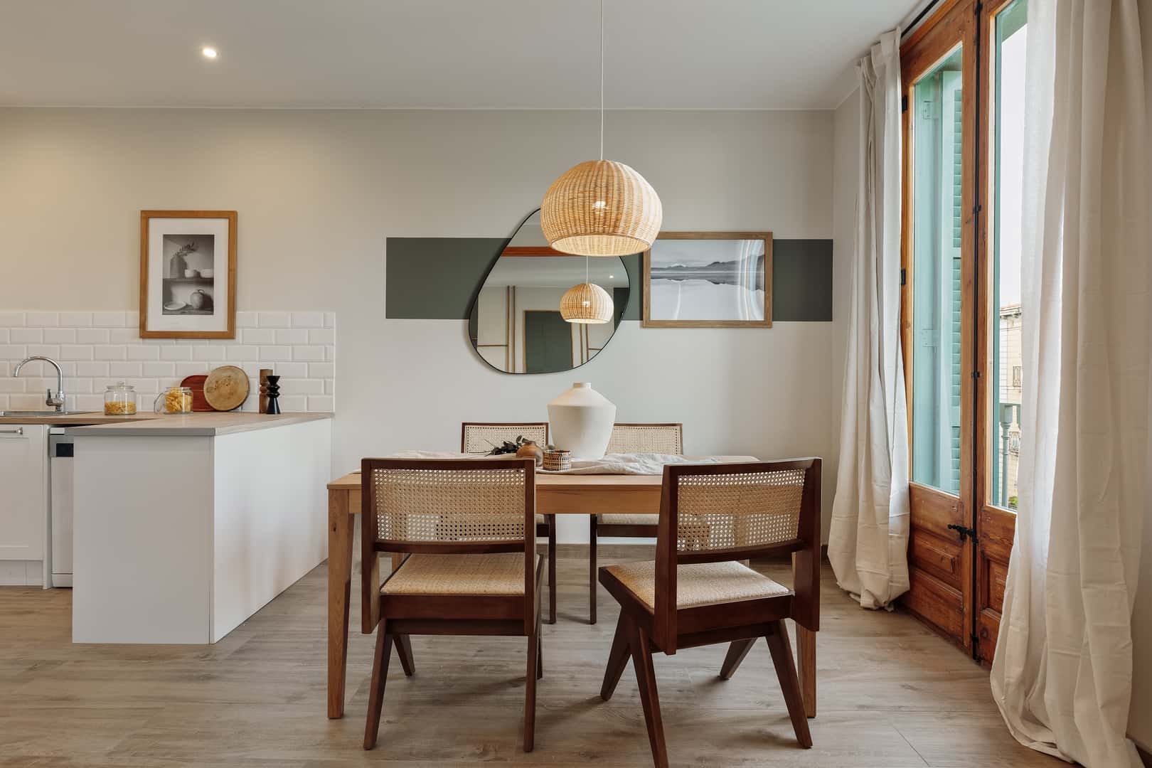 Furnished 3-bedroom flat in Eixample, 104 m² · 3