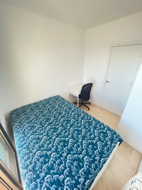 Room in a 5-person shared flat in Sant Martí · 2