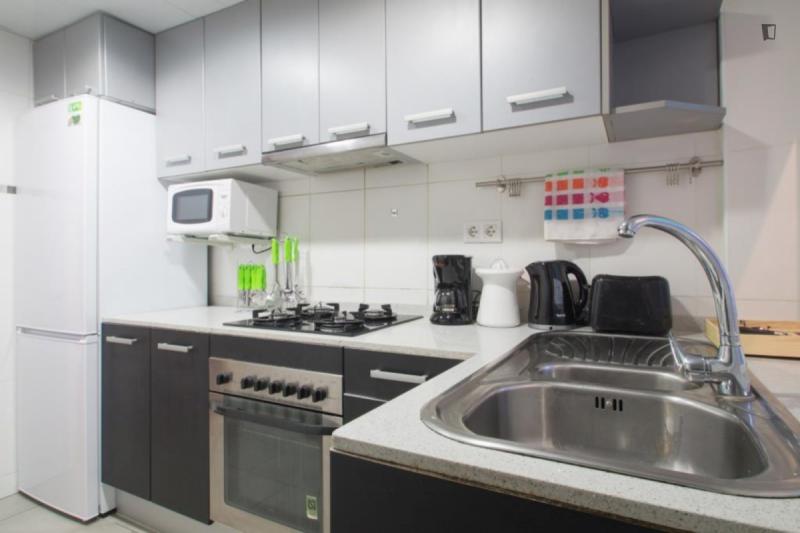 Furnished room in a 5-person shared flat in Sants-Montjuïc · 2