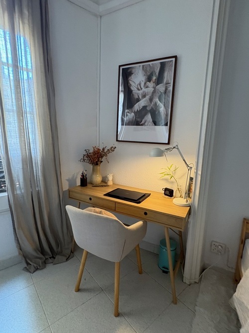 Room in a 3-person shared flat in Eixample · 3