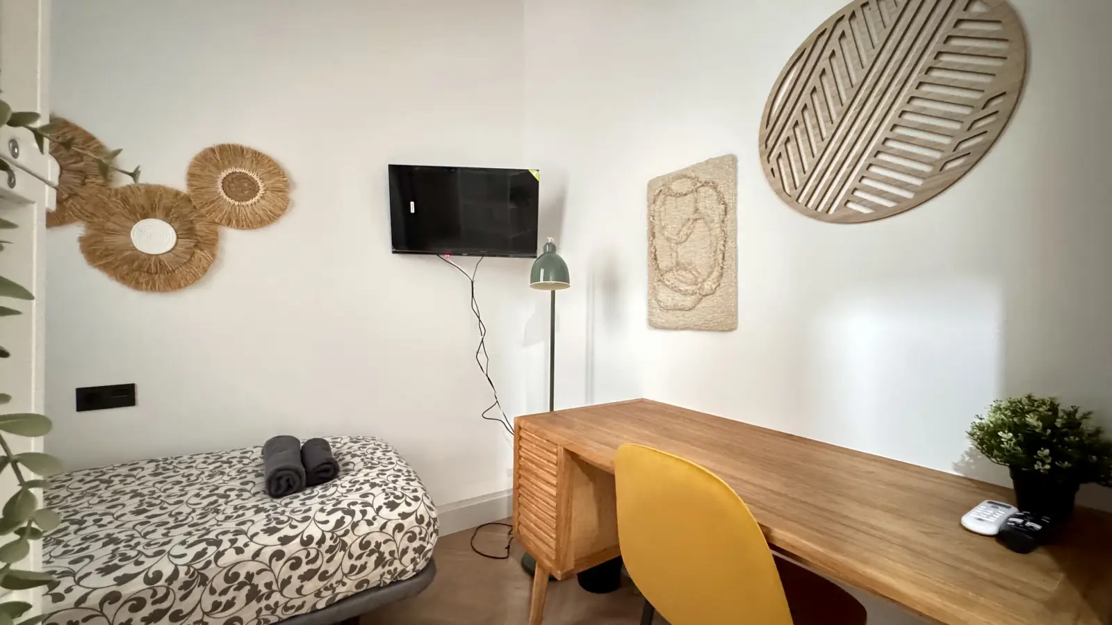 Habitación amueblada en piso compartido de 5 personas en Eixample · 2