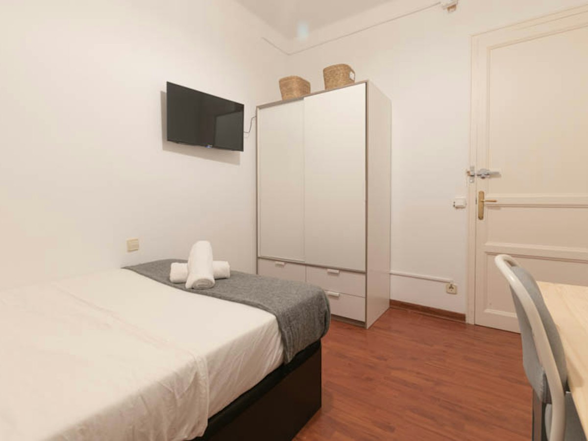 Habitación amueblada en piso compartido de 4 personas en Eixample · 3
