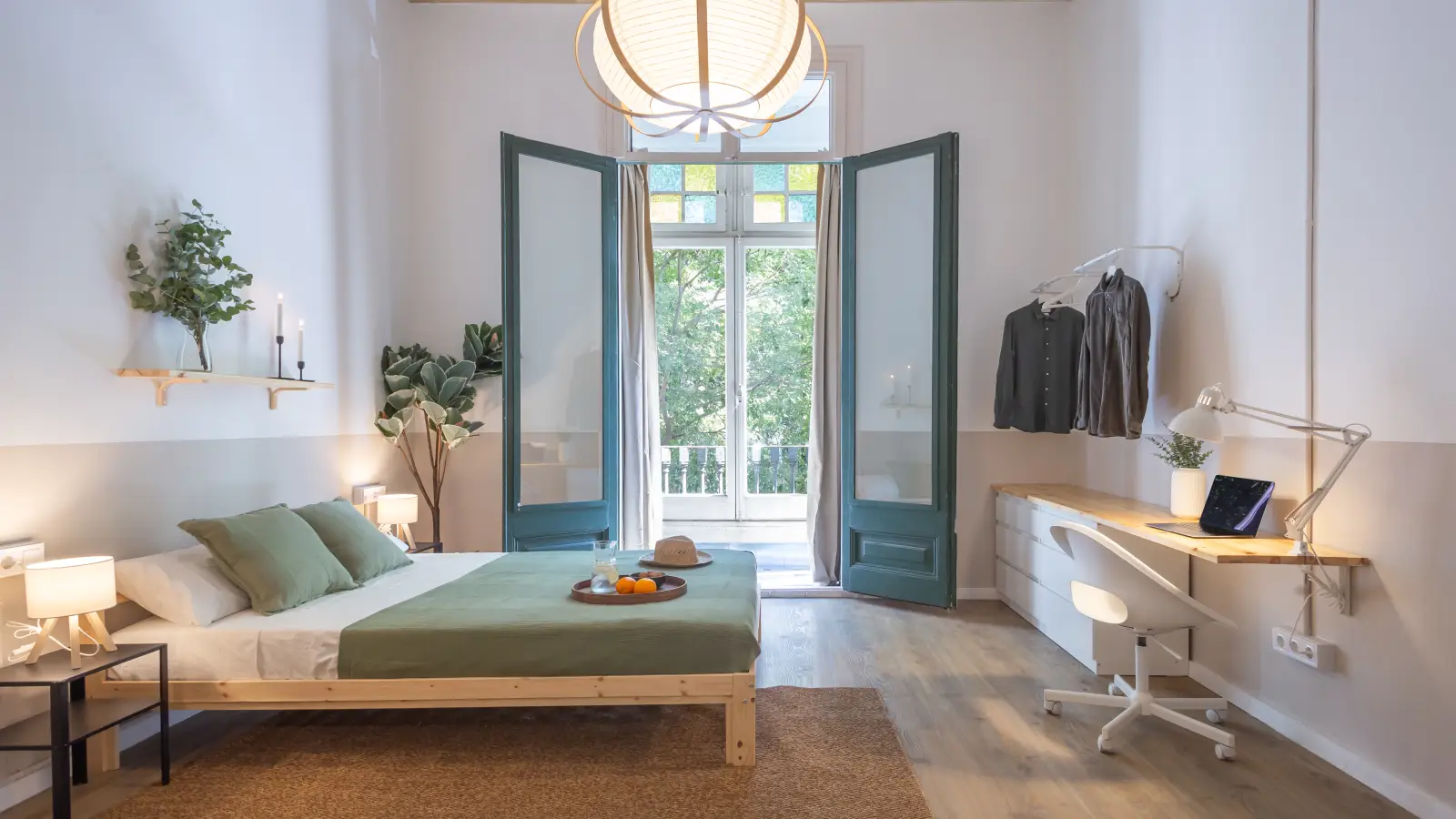 Furnished room in a shared flat in Eixample · 4