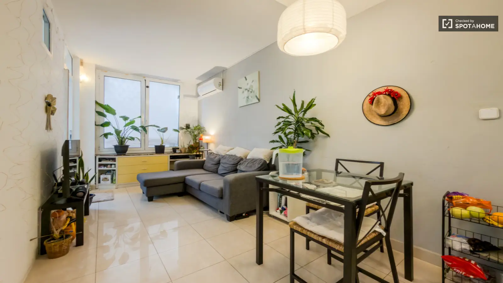 Furnished 2-bedroom flat in Nou Barris, 40 m² · 2