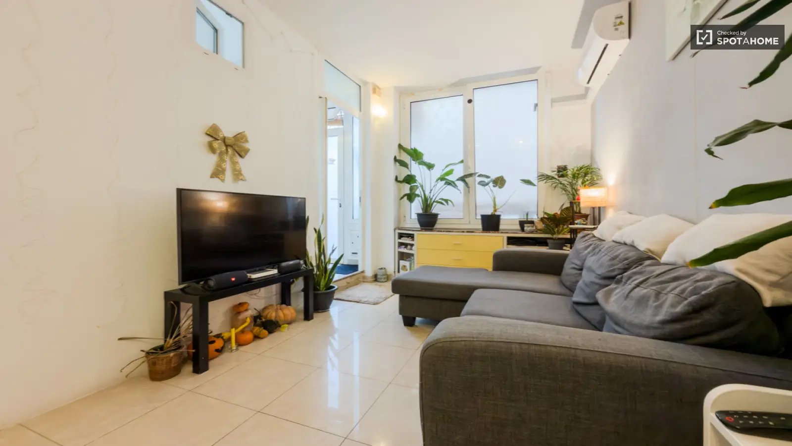 Furnished 2-bedroom flat in Nou Barris, 40 m² · 3