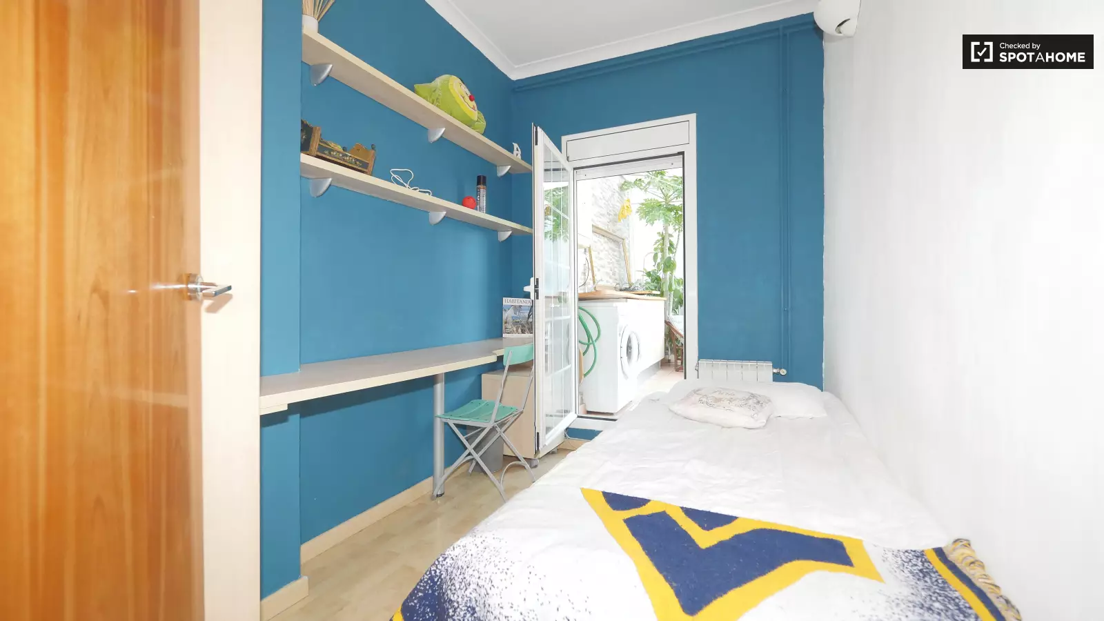 Habitación amueblada en piso compartido de 3 personas en Gràcia · 2