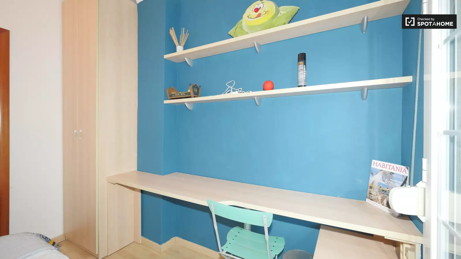 Habitación amueblada en piso compartido de 3 personas en Gràcia · 4