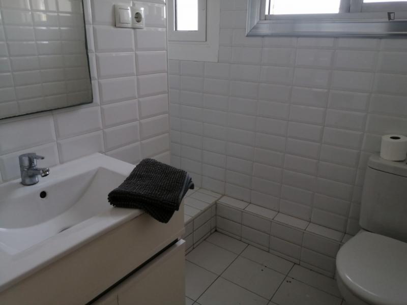 Habitación amueblada en piso compartido de 9 personas en Eixample · 2